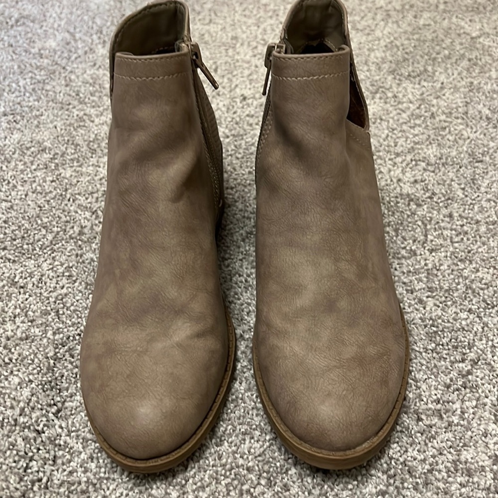 Steve Madden tan ankle boots (girls)